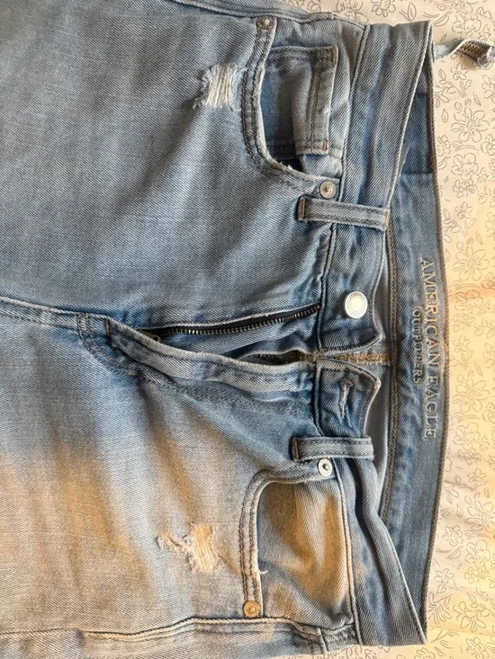 American Eagle Outfitters Light Blue Distressed Denim Mom Jeans - Picture 4 of 10